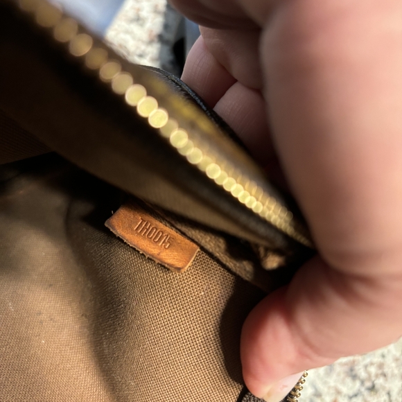 Louis Vuitton cherry pouchette - Picture 6 of 7